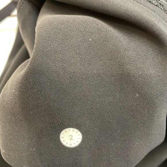 Lululemon On The Fly Black Skirt—Pockets—Great for Travel/Every Day! Like New-2 - Picture 8 of 8